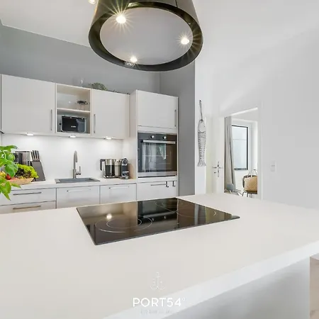 Daire Freiherr, App 8 *