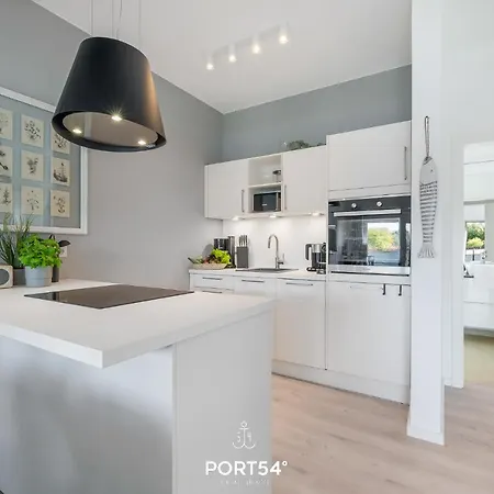 Daire Freiherr, App 8 *